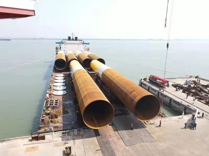 華南地區(qū)首家企業(yè)制造的首批海外風電單樁順利發(fā)運